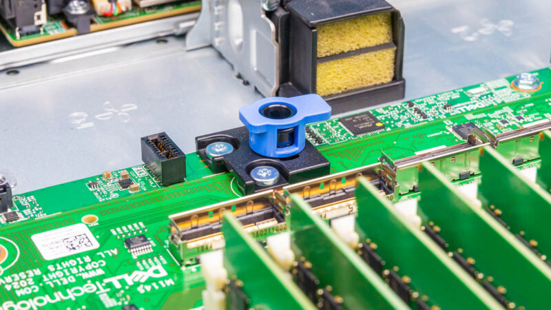 Dell PowerEdge R6715 Inside 6