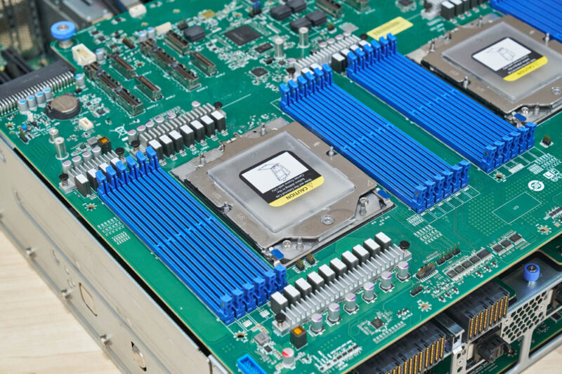 MiTAC G8825Z5 AMD EPYC CPU Tray Motherboard SP5 CPU Socket