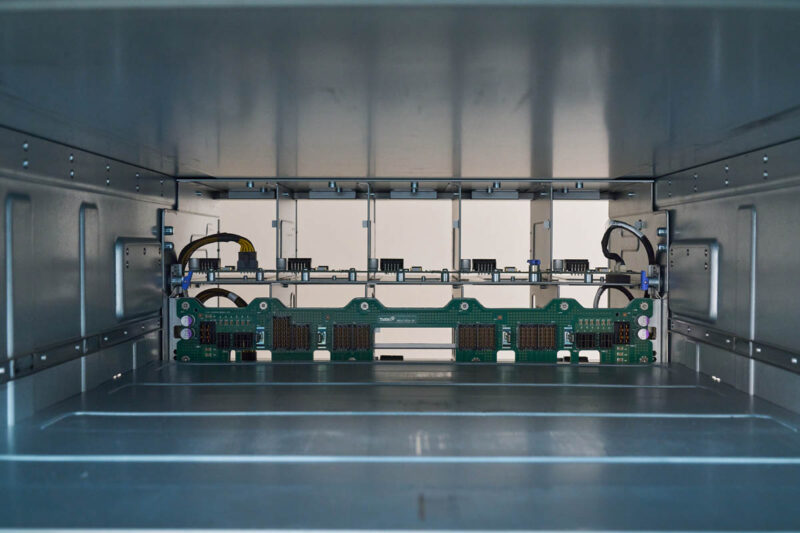 MiTAC G8825Z5 Chassis Front GPU Tray Out