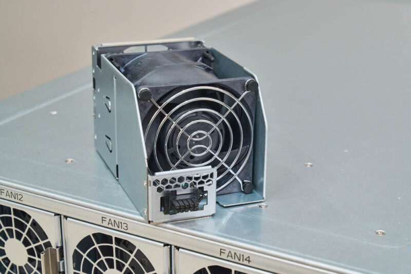 MiTAC G8825Z5 Chassis Rear Fan Out