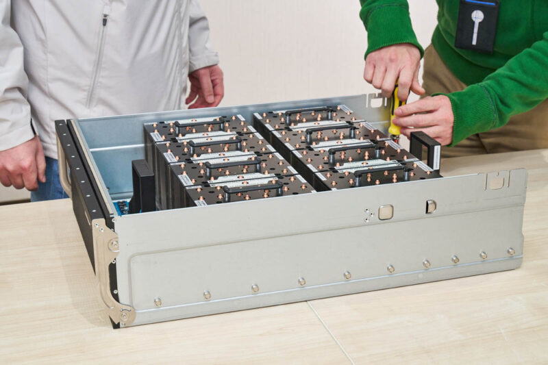 MiTAC G8825Z5 Installing AMD Instinct MI325X UBB 2