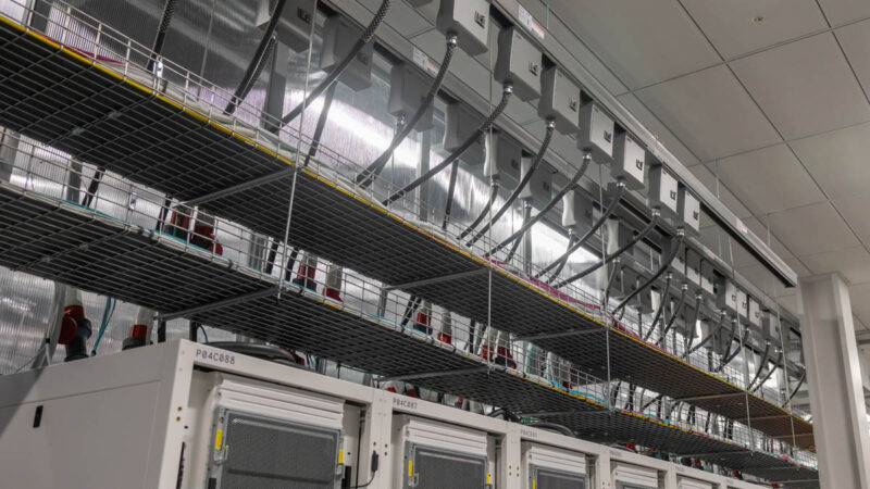 Supermicro Lambda Cologix Cable Management 2