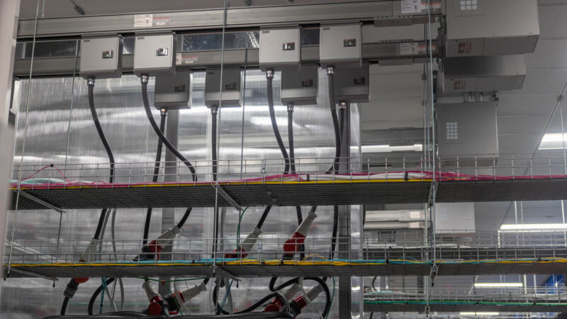 Supermicro Lambda Cologix Cable Management 6