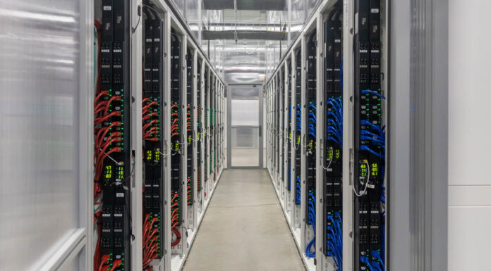 Exploring the NVIDIA HGX B200 Lambda AI Cluster at Cologix with Supermicro Supermicro Lambda Cologix Drive Bay 5