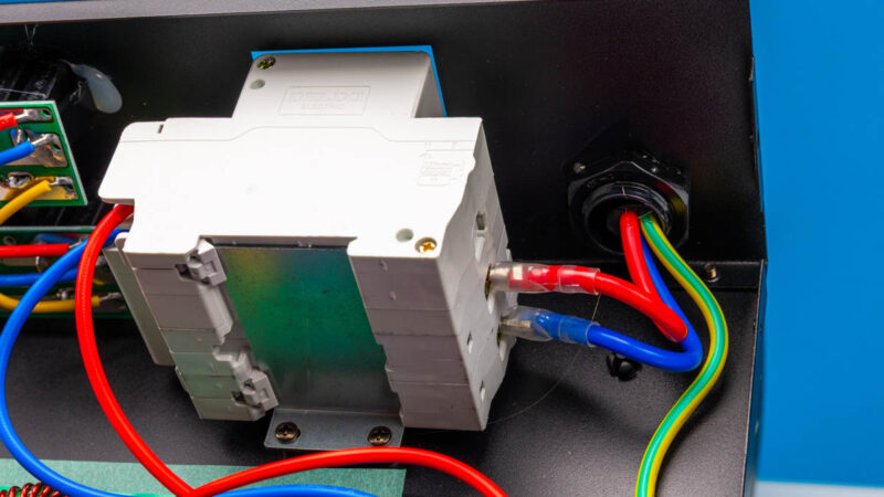 Pyle Pro 20 Outlet 3600W 2 RU Rackmount Power Conditioner Inside 10