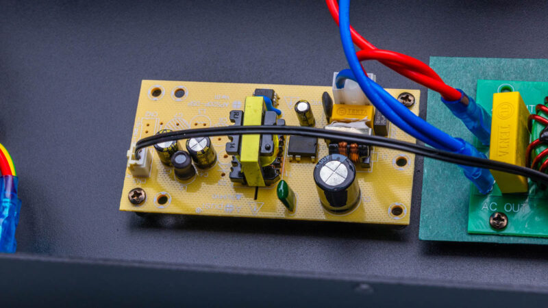 Pyle Pro 20 Outlet 3600W 2 RU Rackmount Power Conditioner Inside 4