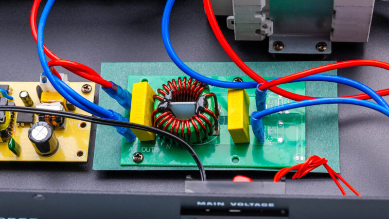 Pyle Pro 20 Outlet 3600W 2 RU Rackmount Power Conditioner Inside 5