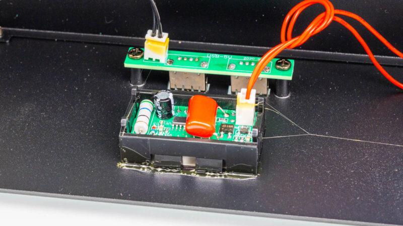 Pyle Pro 20 Outlet 3600W 2 RU Rackmount Power Conditioner Inside 7