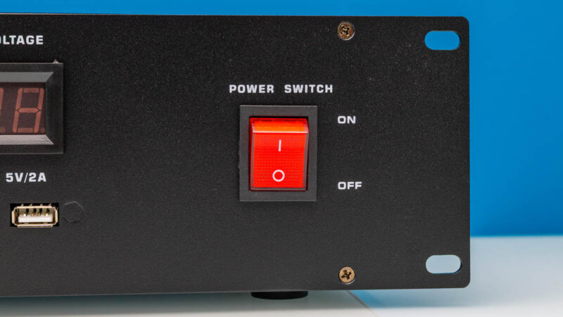 Pyle Pro 20 Outlet 3600W 2 RU Rackmount Power Conditioner Power Switch