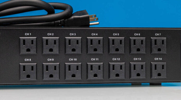 PylePro PCO885 2U PDU Quick Look Pyle Pro 20 Outlet 3600W 2 RU Rackmount Power Conditioner Rear AC Outlets