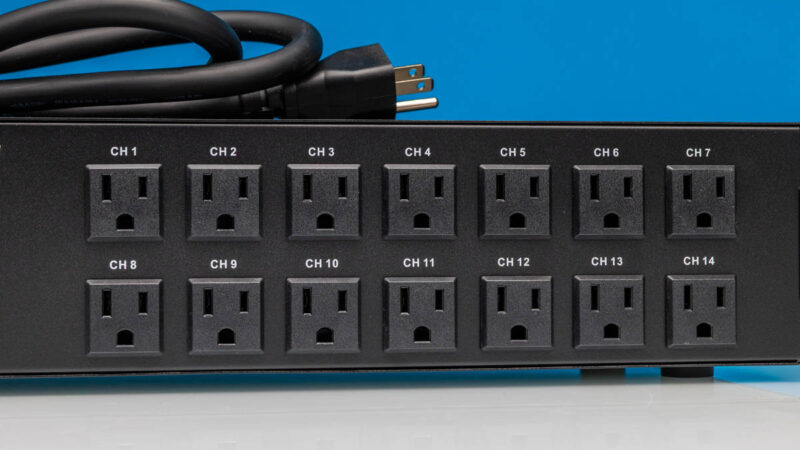 Pyle Pro 20 Outlet 3600W 2 RU Rackmount Power Conditioner Rear AC Outlets