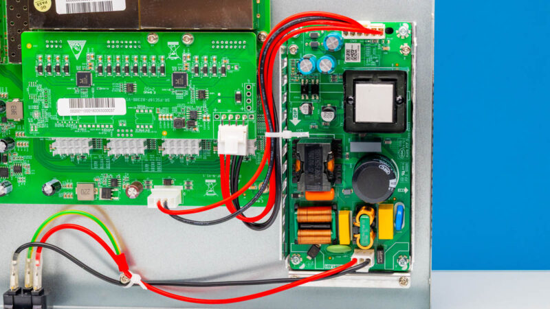 Vimin VM S251602P 16 Port 2.5G PoE Switch With 2x 10G SFP+ Battery 1