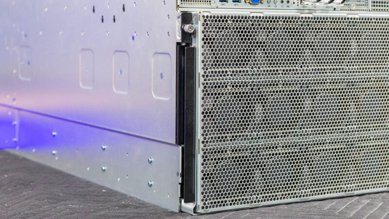 ASRock Rack 8U8X GNR2 SYN B200 GPU Drive Bay Latch