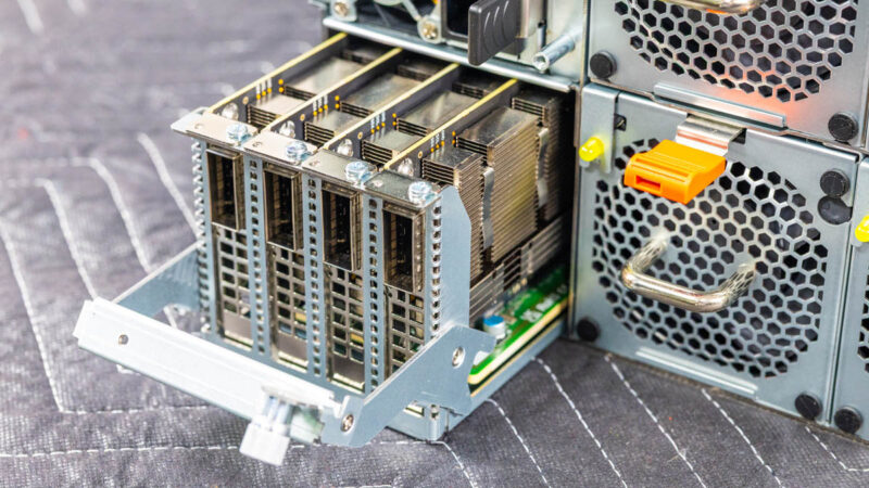 ASRock Rack 8U8X GNR2 SYN B200 NVMe Bay 14