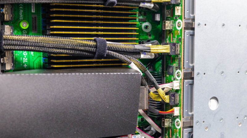 ASRock Rack 8U8X GNR2 SYN B200 SSD Back Plane 3