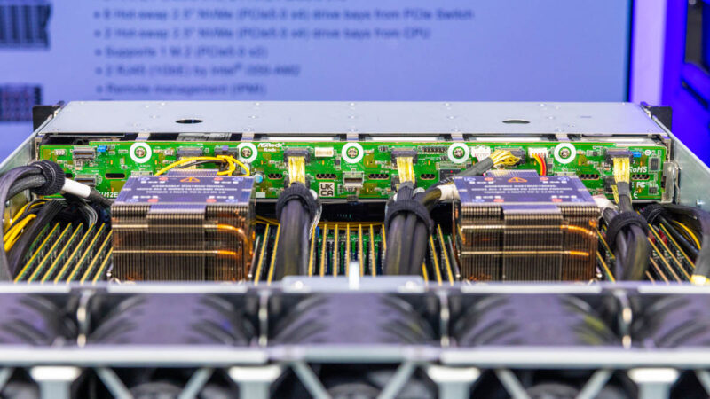 ASRock Rack 8U8X GNR2 SYN B200 SSD Back Plane 6