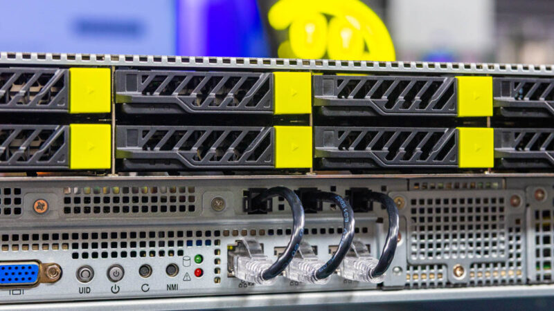 ASRock Rack 8U8X GNR2 SYN B200 SSD Drive Bay 2