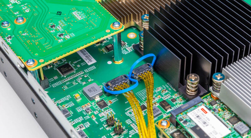 Dell N2224X ON 2.5GbE Internal 40GbE Cable Points 1