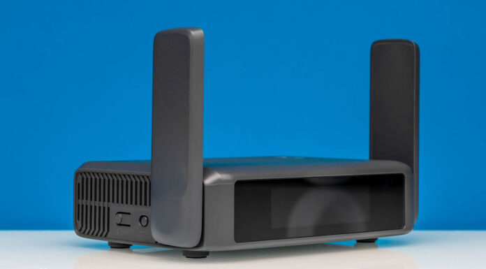GL.iNet GL-BE3600 Slate 7 Mini WiFi 7 Router Review GL.iNet GL BE3600 Slate 7 Front Angled 4
