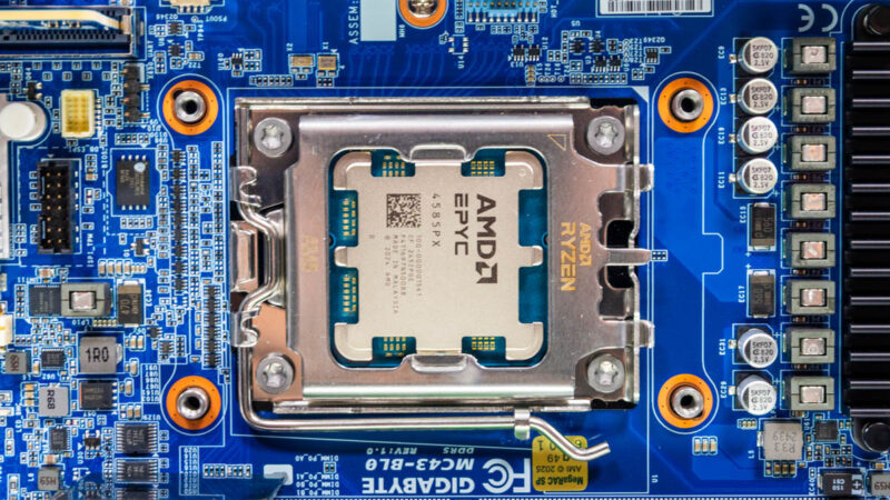 Gigabyte B343 C40 AAJ1 AMD EPYC™ 4005 Processor