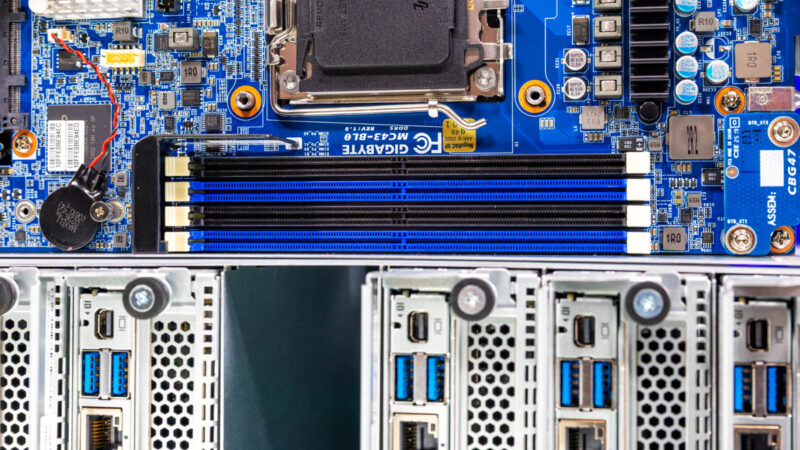 Gigabyte B343 C40 AAJ1 DDR5 DIMM Slot 1