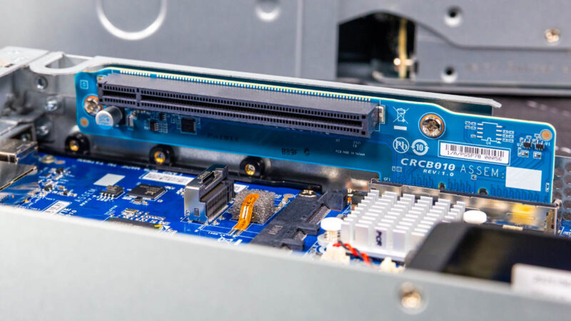 Gigabyte B343 C40 AAJ1 FHHL PCIe Gen 5 Slot 1