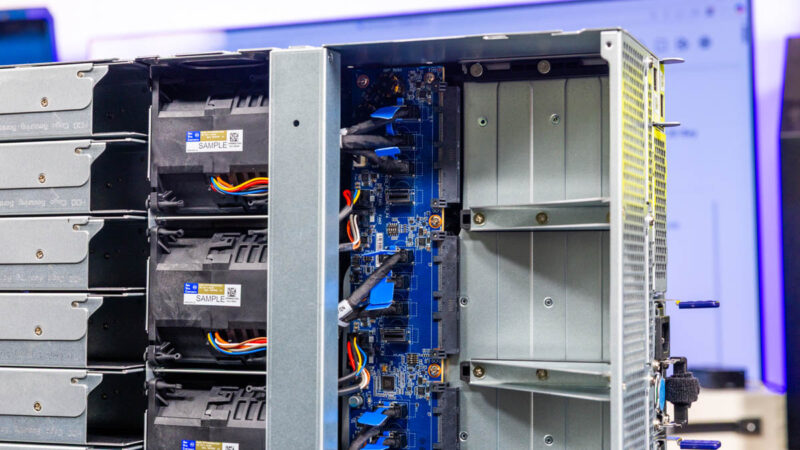 Gigabyte B343 C40 AAJ1 Inside 4