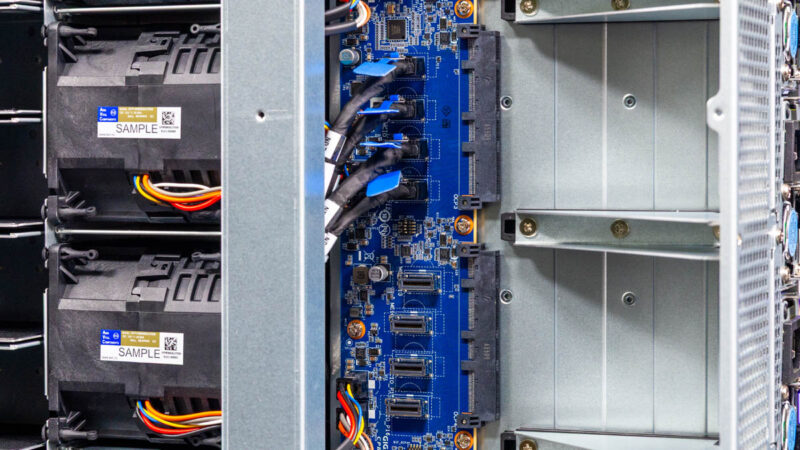 Gigabyte B343 C40 AAJ1 Inside 5