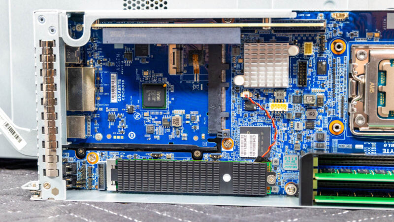 Gigabyte B343 C40 AAJ1 M.2. 3