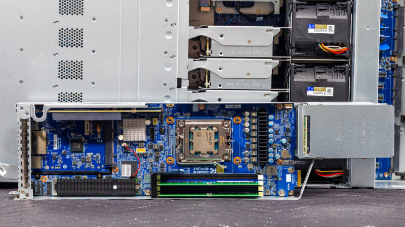 Gigabyte B343 C40 AAJ1 Node 7