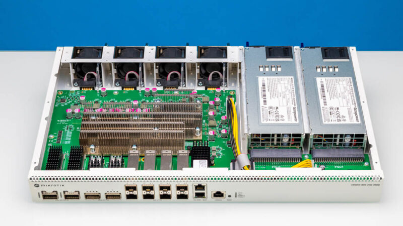 MikroTik CRS812 8DS 2DQ 2DDQ Inside 1