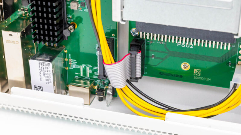 MikroTik CRS812 8DS 2DQ 2DDQ Inside 18