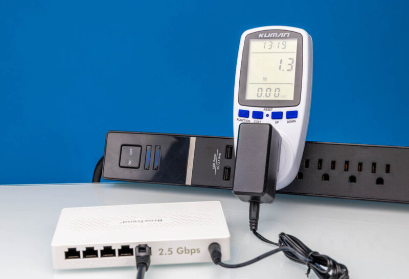 BrosTrend S2 5 Port 2.5GbE Switch 1.3W With 1 Port