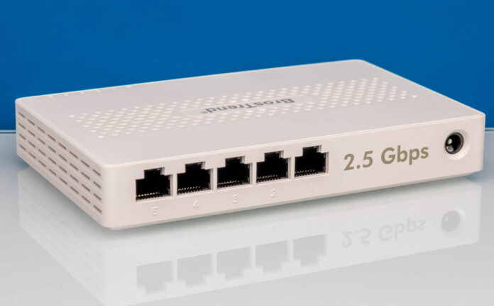 BrosTrend S2 5 Port 2.5GbE Switch Angle 2 BrosTrend S2 5 Port 2.5GbE Switch Angle 2