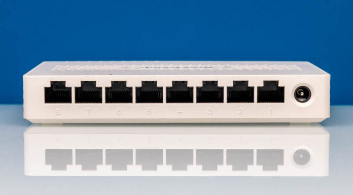 BrosTrend S3 8 Port 2.5GbE Switch Front Ports BrosTrend S3 8 Port 2.5GbE Switch Front Ports