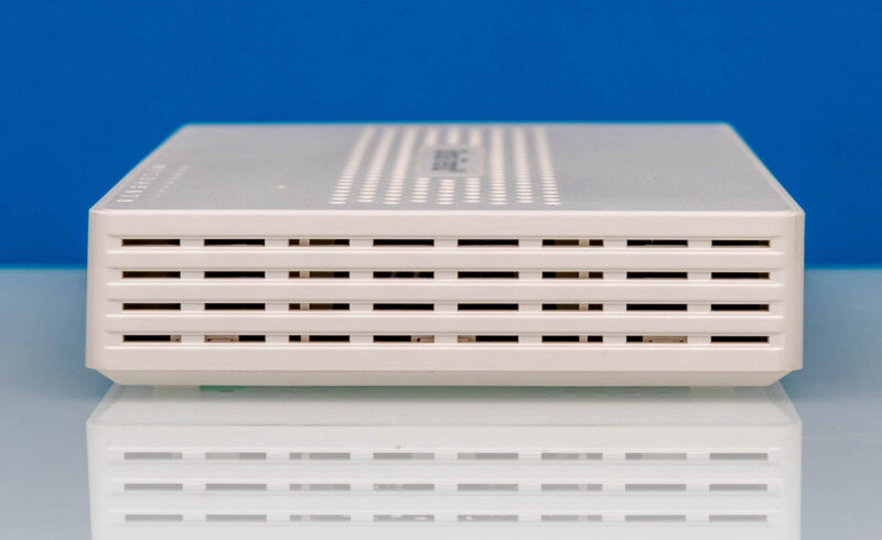 BrosTrend S3 8 Port 2.5GbE Switch Side 1