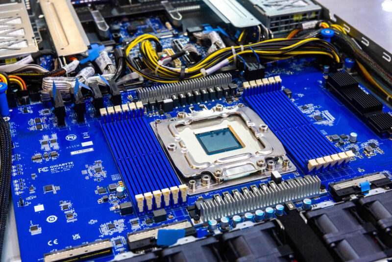 Gigabyte R1A3 T40 AAV1 AmpereOne M At SC25 3