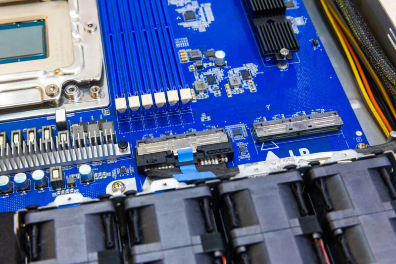 Gigabyte R1A3 T40 AAV1 AmpereOne M At SC25 7