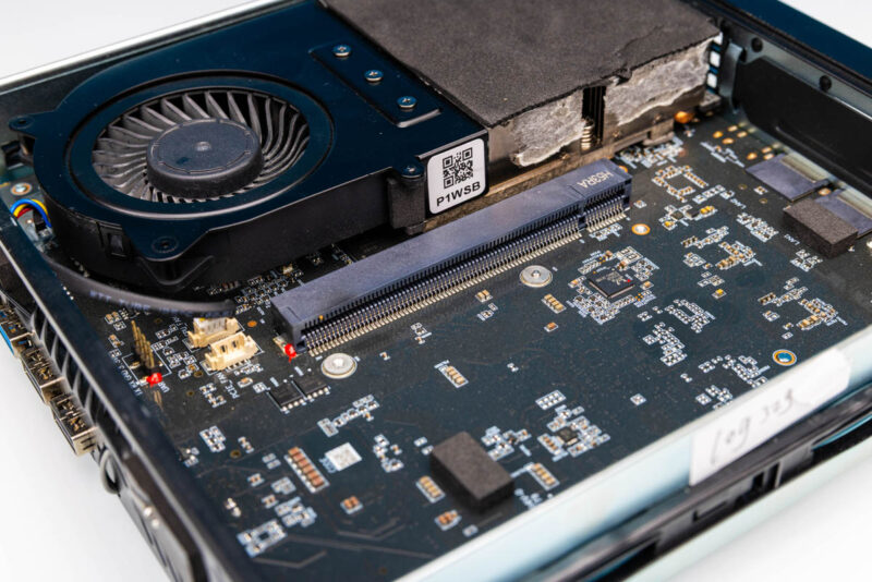 Minisforum MS R1 Internal PCIe Slot 1