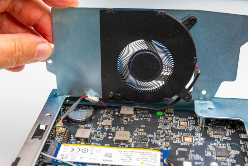 Minisforum MS R1 Internal SSD Side Fan 1