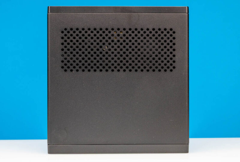 Minisforum MS R1 Top 1