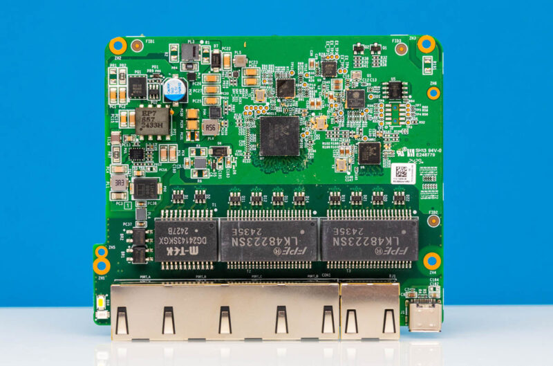 Ubiquiti Flex Mini 2.5G USW Flex 2.5G 5 Switch Chip Side