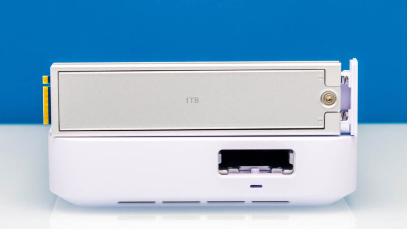 UniFi Cloud Gateway Fiber 1TB Drive 1