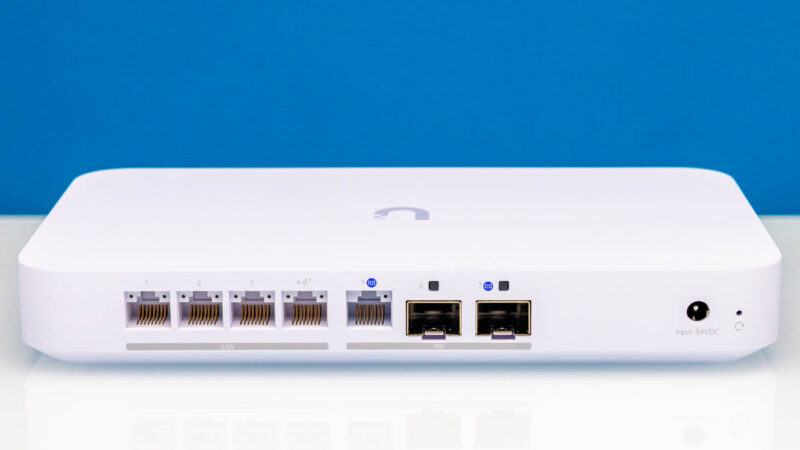 UniFi Cloud Gateway Fiber Rear 3