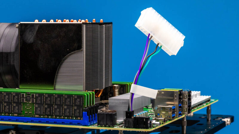 ASRock Rack AMPONED8 2T CM ATX Power Connector 1