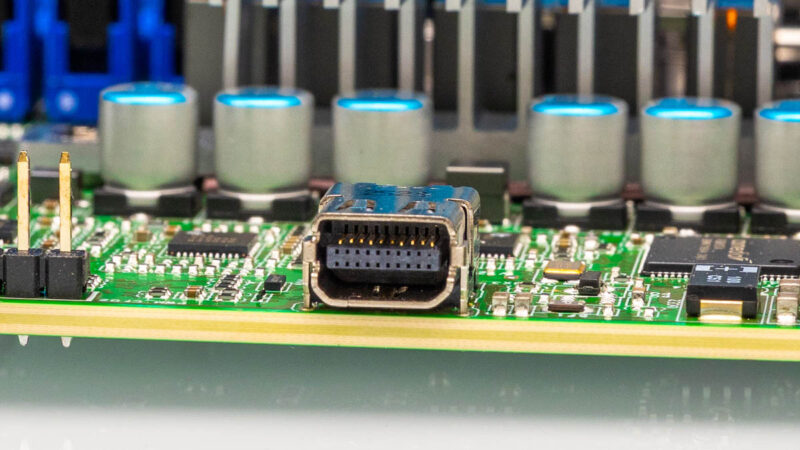 ASRock Rack AMPONED8 2T CM Mini Display Port 1