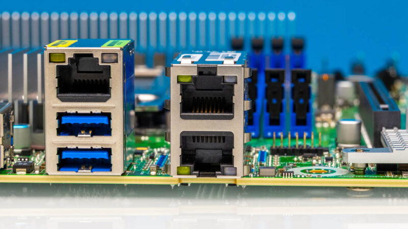 ASRock Rack AMPONED8 2T CM RJ45 Ports 1