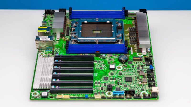 ASRock Rack AMPONED8 2T CM Top 1