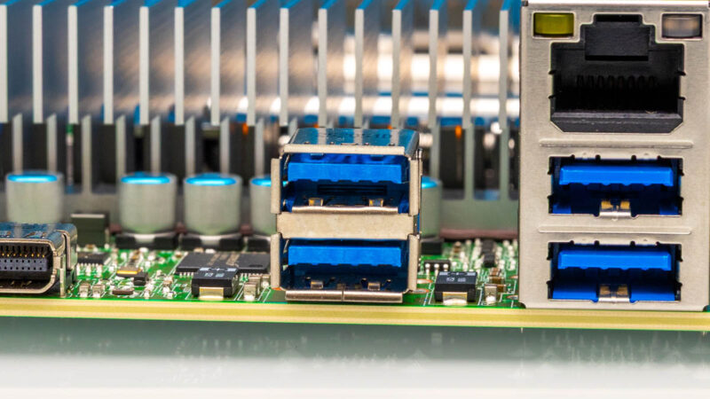 ASRock Rack AMPONED8 2T CM USB 3.2 Gen 1 Port 1