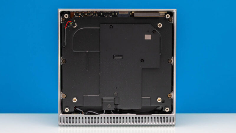 ASUS Ascent GX10 Inside 1